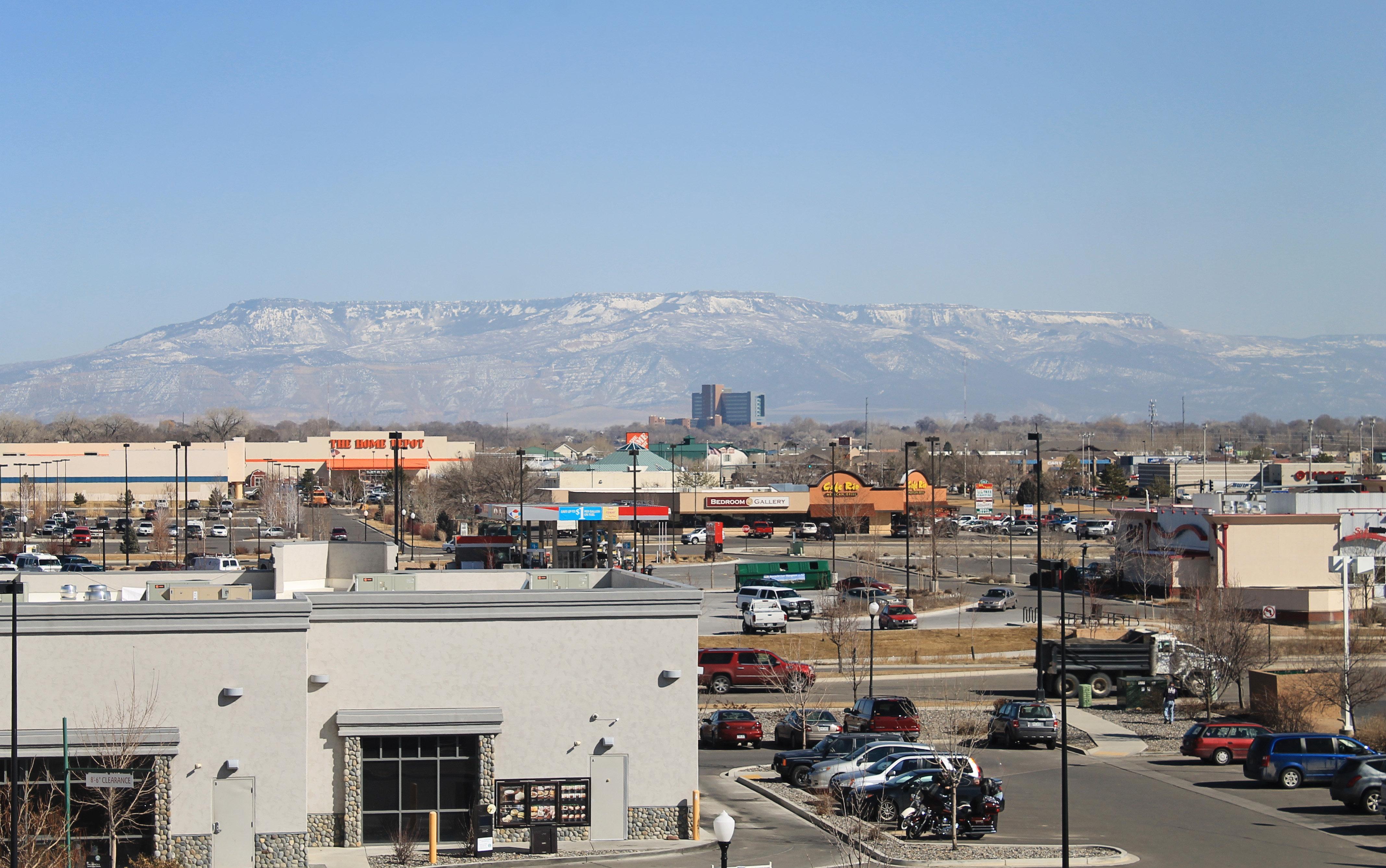 Holiday Inn Express Hotel & Suites Grand Junction By Ihg Exterior photo